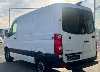 Furgoneta de ocasión, 
VOLKSWAGEN CRAFTER 30-50,
Año 2016 con 179.700km.  Precio 17.500€ reacondicionada sin garantía.