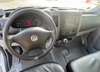 Furgoneta de ocasión, 
VOLKSWAGEN CRAFTER 30-50,
Año 2016 con 179.700km.  Precio 17.500€ reacondicionada sin garantía.