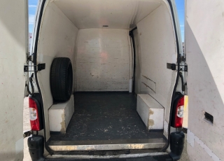 Used Van Renault Master,  year 2006 with 457.113km.