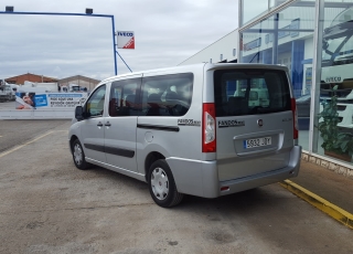 Furgoneta de ocasión de 9 plazas marca Fiat Scudo 130cv, del año 2015, con 102.000km, dada de alta como turismo.
Precio sin impuestos.