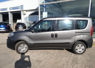 Furgoneta de ocasión FIAT DOBLO de 90cv, del año 2016 y 5 plazas, con la segunda fila de asientos abatible.

Precio 9.500€+IVA, reacondicionada y SIN garantía.