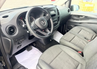 Furgoneta, 
MERCEDES VITO 114 PRO  ,
caja de cambios automática , 9 plazas disponibles  vehículo con tan solo 86.003km
excelente estado.