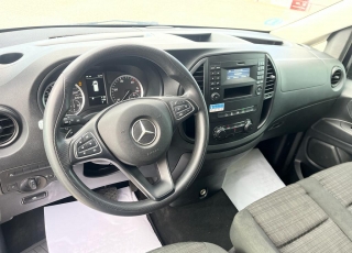 Furgoneta, 
MERCEDES VITO 114 PRO  ,
caja de cambios automática , 9 plazas disponibles  vehículo con tan solo 86.003km
excelente estado.