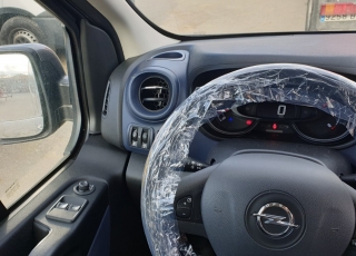 Furgoneta de ocasión de 9 plazas.
Marca Opel Vivaro 125cv, 
del año 2018, 
con 49.000km.
Biturbo, doble climatizador, pantalla con navegador, asientos desmontables ... 

Dada de alta como turismo.
Precio 16.800€ + IVA sin garantía.
Furgoneta con todas revisiones, mantenimientos e ITVs al día.

Dado de alta como vehículo mixto.