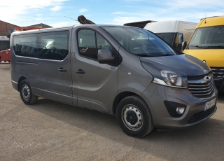 Furgoneta de ocasión de 9 plazas.
Marca Opel Vivaro 125cv, 
del año 2018, 
con 49.000km.
Biturbo, doble climatizador, pantalla con navegador, asientos desmontables ... 

Dada de alta como turismo.
Precio 16.800€ + IVA sin garantía.
Furgoneta con todas revisiones, mantenimientos e ITVs al día.

Dado de alta como vehículo mixto.