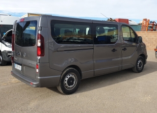 Furgoneta de ocasión de 9 plazas.
Marca Opel Vivaro 125cv, 
del año 2018, 
con 49.000km.
Biturbo, doble climatizador, pantalla con navegador, asientos desmontables ... 

Dada de alta como turismo.
Precio 16.800€ + IVA sin garantía.
Furgoneta con todas revisiones, mantenimientos e ITVs al día.

Dado de alta como vehículo mixto.