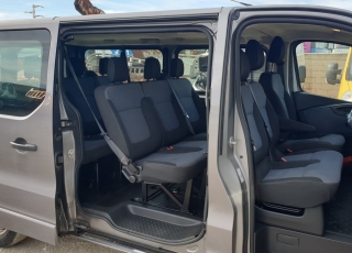 Furgoneta de ocasión de 9 plazas.
Marca Opel Vivaro 125cv, 
del año 2018, 
con 49.000km.
Biturbo, doble climatizador, pantalla con navegador, asientos desmontables ... 

Dada de alta como turismo.
Precio 16.800€ + IVA sin garantía.
Furgoneta con todas revisiones, mantenimientos e ITVs al día.

Dado de alta como vehículo mixto.