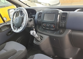 Used Van Opel Vivaro 125hp for 9 people, year 2018, with 49.000km