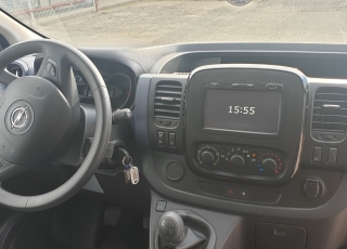 Furgoneta de ocasión de 9 plazas.
Marca Opel Vivaro 125cv, 
del año 2018, 
con 61.400km.
Biturbo, doble climatizador, pantalla con navegador, airbag, asientos desmontables ... 
Dada de alta como vehículo mixto.

Precio 16.500€ + IVA sin garantía.
Furgoneta con todas revisiones, mantenimientos e ITVs al día.