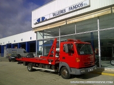 Furgoneta de rescate Nissan Atleon 165, manual, 250.000km, año 2003, quedan 3450kg libres, con aire acondicionado, tiene doble plataforma basculante y deslizante. Tiene enganche de bola para remolque y cabrestante. 