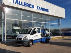 Lote de 27 furgonetas Renault B120.65 del año 2006, entre 100.000km y 350.000km, doble cabina, para 5 plazas con cuchara para arrastrar vehículos, algunas son cabina simple para 2 personas y llevan grúa y cabrestante.