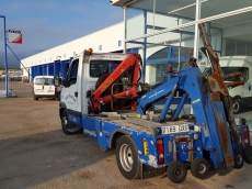 Lote de 27 furgonetas Renault B120.65 del año 2006, entre 100.000km y 350.000km, doble cabina, para 5 plazas con cuchara para arrastrar vehículos, algunas son cabina simple para 2 personas y llevan grúa y cabrestante.