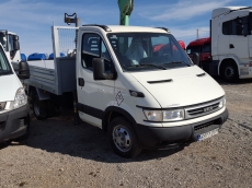 Van IVECO 35C14 year 2006 with only 68.164km, tipper box and crane  Toimil 040/2S.
