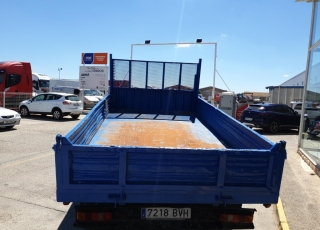 Furgoneta de ocasión,
Marca FORD.
Modelo Transit.
Año 2002.
276.768km.
Carrozada con caja basculante de hierro.