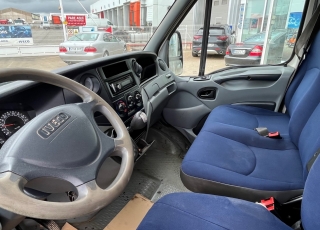 Furgoneta de ocasión basculante,
marca IVECO 35C15 del año 2007 con 305.698km.
Carrozada con caja basculante de ALUMINIO con medidas  interiores 3.25m x2m interior.

Precio 9.800€+IVA, reacondicionada y SIN garantía.