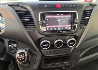 Furgoneta seminueva, 
Modelo  35C16 3.0 CAJA BASCULANTE 

- Climatizador
- Pantalla táctil
- Caja basculante
- Mandos en el volante

GRAN OPORTUNIDAD!!
VEHICULO SE ENTREGA TOTALMENTE REACONDICIONADO, CON TODOS SU MANTENIMIENTO CORRESPONDIENTE INCLUIDO EN EL PRECIO