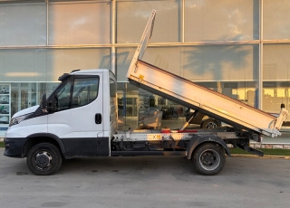 Furgoneta seminueva, 
Modelo  35C16 3.0 CAJA BASCULANTE 

- Climatizador
- Pantalla táctil
- Caja basculante
- Mandos en el volante

GRAN OPORTUNIDAD!!
VEHICULO SE ENTREGA TOTALMENTE REACONDICIONADO, CON TODOS SU MANTENIMIENTO CORRESPONDIENTE INCLUIDO EN EL PRECIO