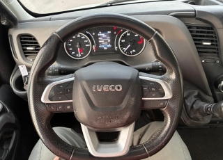 Furgoneta seminueva, 
Modelo  35C16 3.0 CAJA BASCULANTE 

- Climatizador
- Pantalla táctil
- Caja basculante
- Mandos en el volante

GRAN OPORTUNIDAD!!
VEHICULO SE ENTREGA TOTALMENTE REACONDICIONADO, CON TODOS SU MANTENIMIENTO CORRESPONDIENTE INCLUIDO EN EL PRECIO