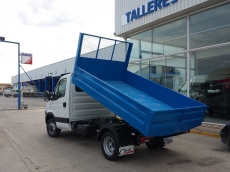 Furgoneta Nueva IVECO 35C11 de 3.500kg del año 2015, con caja basculante usada de 3.10m.