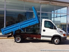 Van IVECO 35C12, of 3.500kg, 120hp, year 2003, 39.987km, with tipper box 3.4m x 2m.