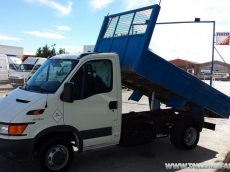 Van IVECO 35C12, of 3.500kg, 120hp, year 2003, 39.987km, with tipper box 3.4m x 2m.