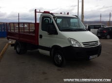 Furgoneta IVECO Daily 35C12, año 2008, 180.000km, caja basculante.