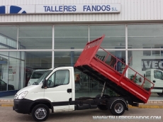 Furgoneta IVECO Daily 35C12, año 2008, 180.000km, caja basculante.