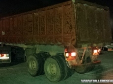 Bañera basculante marca Leciñena, de 2 ejes de ballesta, año 1996, especial tractoras 4x4 y 6x4.