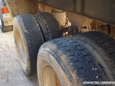 Bañera basculante marca Leciñena, de 2 ejes de ballesta, año 1996, especial tractoras 4x4 y 6x4.