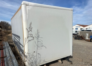 CAJA CERRADA CON PUERTA ELEVADORA
