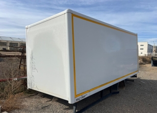 CAJA CERRADA CON PUERTA ELEVADORA