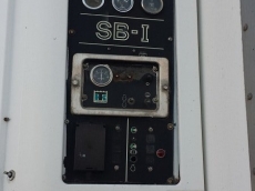 Semiremolque frigorífico Trailor de 2 ejes, con puerta elevadora en la parte trasera y puerta de acceso lateral. Equipo de frío de mantenimiento marca Thermo King SB1 30.