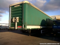 Tauliner brand Fruehauf, 3 axels with air suspension, disc brakes, in good conditions, year 2000. Dimensions 13.7x2.5x4m