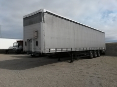 Trailer brand Schmitz CargoBull of 3 axels, year 2005, With new roof, disc brakes and air suspensión.
Dimensions: 13.55x2.48x2.78m