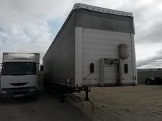 Trailer brand Schmitz CargoBull of 3 axels, year 2005, With new roof, disc brakes and air suspensión.
Dimensions: 13.55x2.48x2.78m