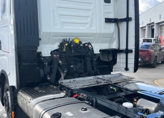 Tractor unit IVECO SWAY 460