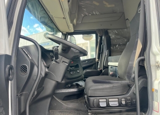 Tractor unit IVECO SWAY 460