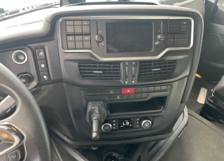 Tractor unit IVECO SWAY 460