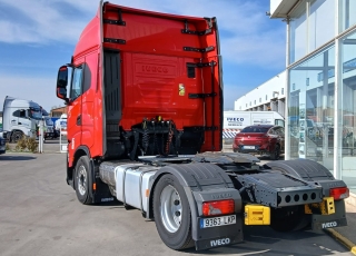 Tractor unit IVECO AS440S46TP S-WAY