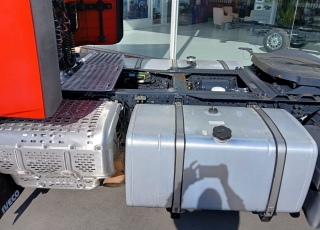 Tractor unit IVECO AS440S46TP S-WAY