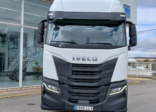 Tractor unit IVECO AS440S46TP S-WAY