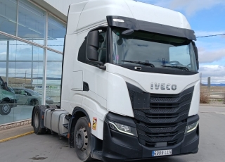 Tractor unit IVECO AS440S46TP S-WAY