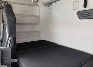 Tractor unit IVECO AS440S46TP S-WAY