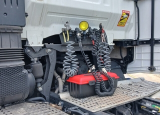 Tractor unit IVECO AS440S46TP S-WAY