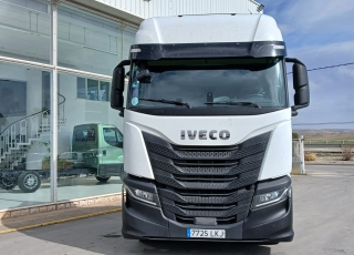 Tractor unit IVECO AS440S46TP S-WAY