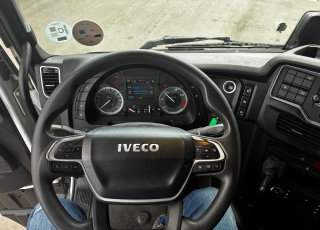 Tractor unit IVECO AS440S46TP S-WAY