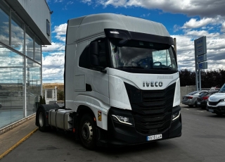 Tractor unit IVECO AS440S46TP S-WAY
