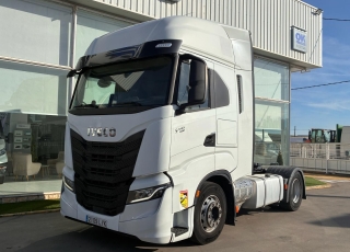 Tractor unit IVECO AS440S49TP S-WAY