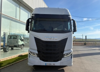 Tractor unit IVECO AS440S49TP S-WAY