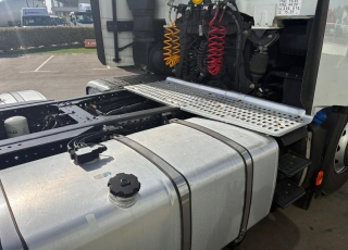 Tractor unit IVECO AS440S49TP S-WAY